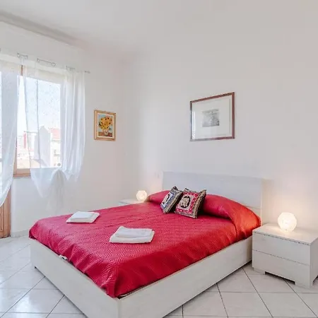 Bilocale In Area Servita E Ben Collegato Al Centro Appartement *