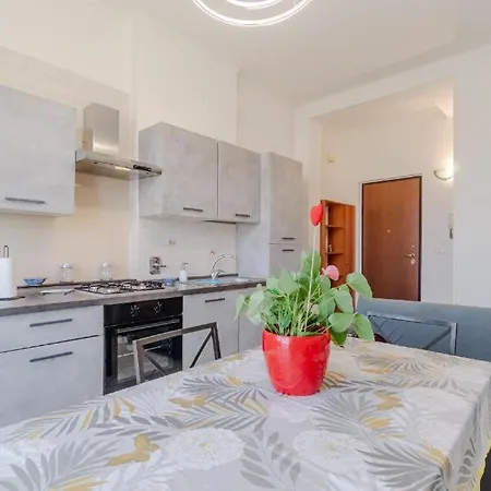 Bilocale In Area Servita E Ben Collegato Al Centro Appartement